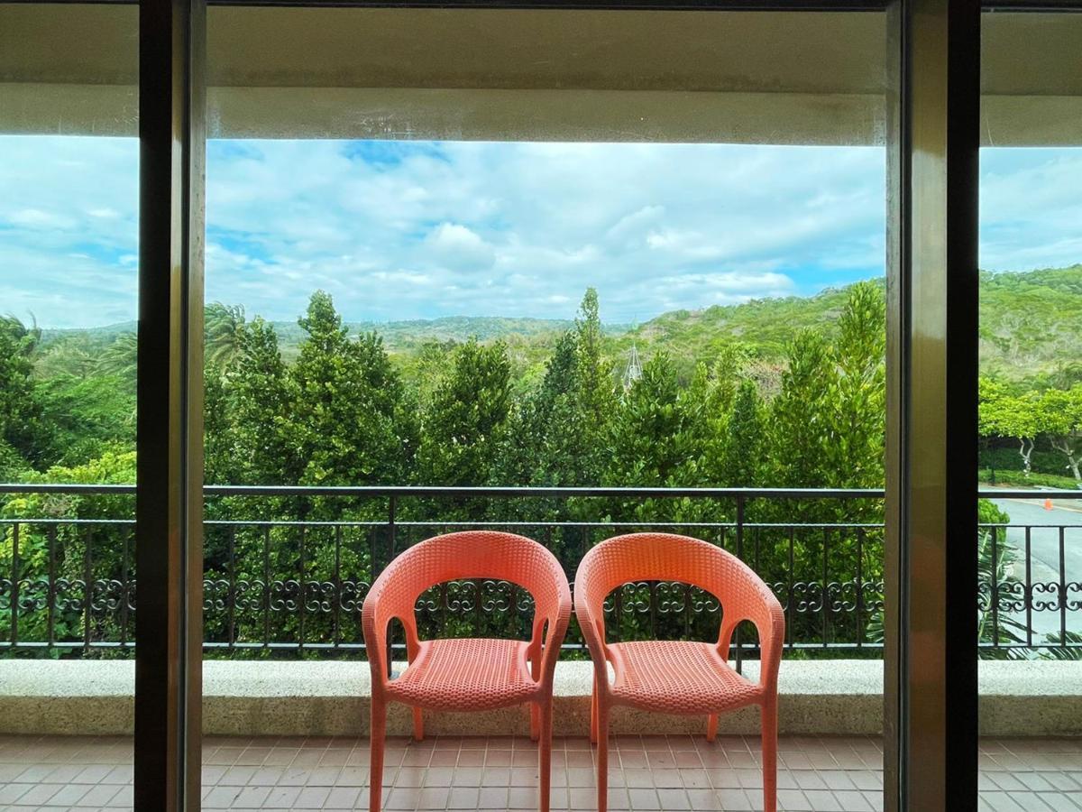 Howard Beach Resort Kenting Exterior foto A balcony