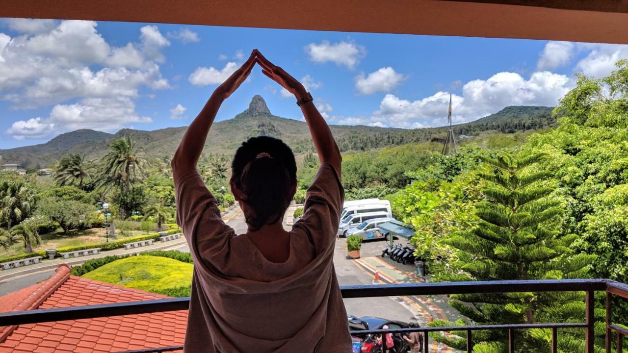 Howard Beach Resort Kenting Exterior foto The view of Mount Apo from the Davao City side