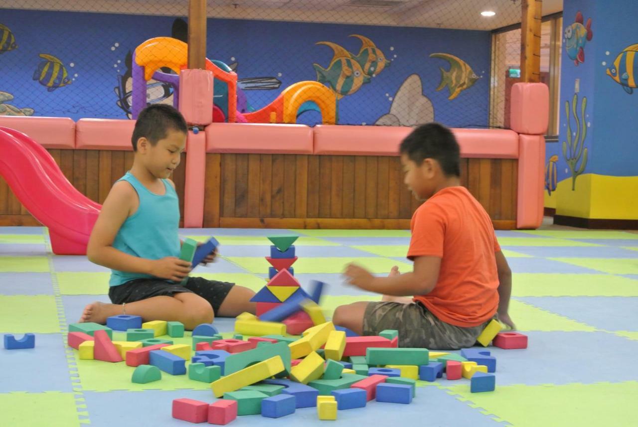 Howard Beach Resort Kenting Exterior foto Children playing with blocks