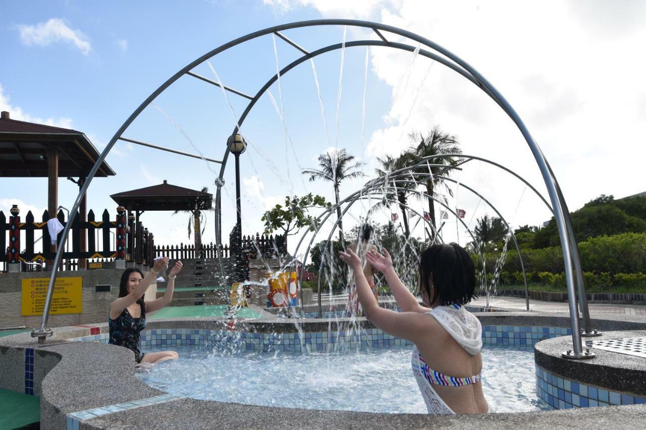 Howard Beach Resort Kenting Exterior foto Fountain at the park