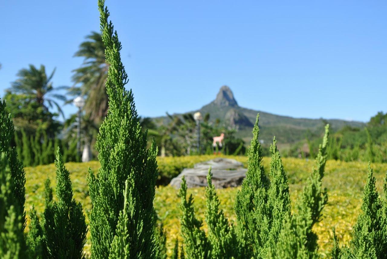 Howard Beach Resort Kenting Exterior foto View of Pico do Papagaio
