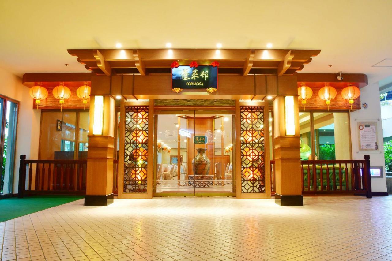 Howard Beach Resort Kenting Exterior foto The entrance of the restaurant